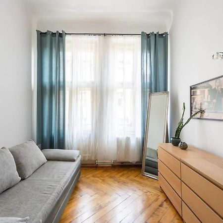 Spacious Apartment With Balcony At Wenceslas Sq Prague Ngoại thất bức ảnh