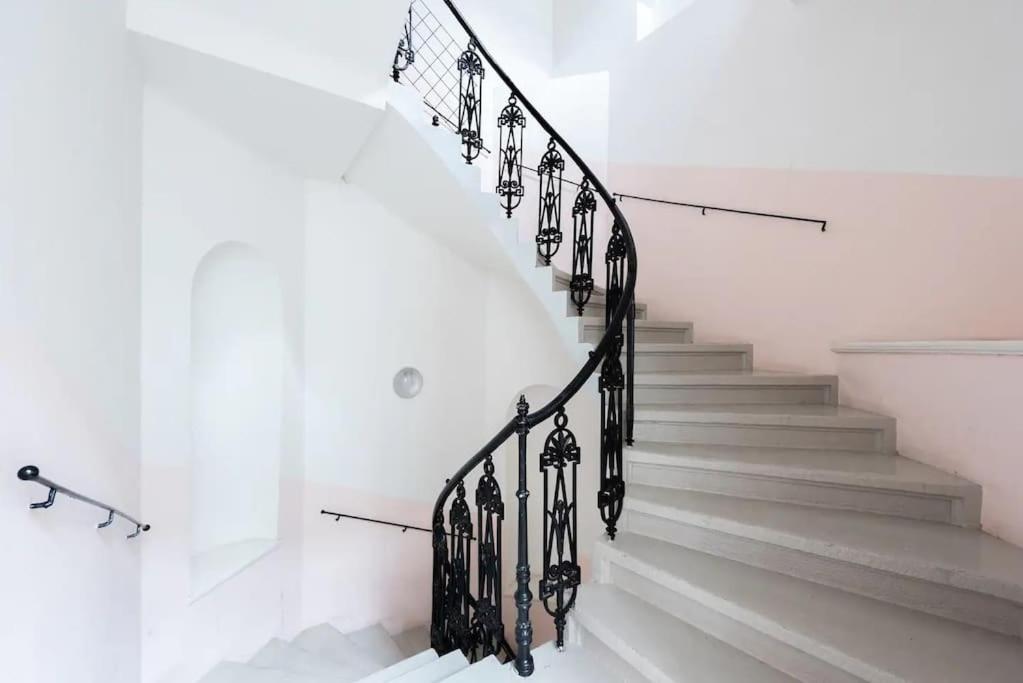 Spacious Apartment With Balcony At Wenceslas Sq Prague Ngoại thất bức ảnh