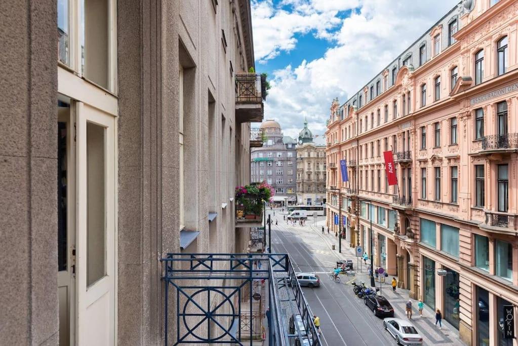 Spacious Apartment With Balcony At Wenceslas Sq Prague Ngoại thất bức ảnh